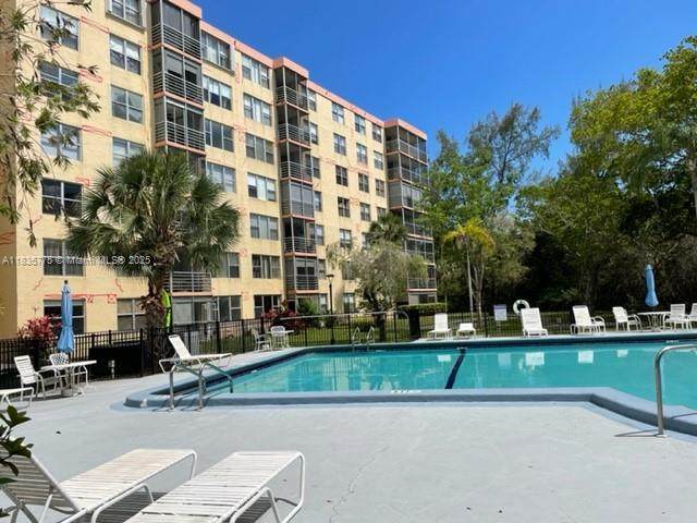 17890 Dixie Hwy - Photo 1