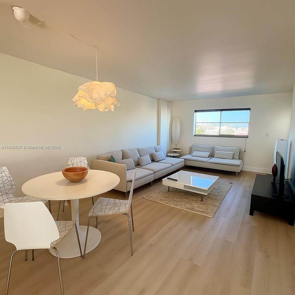 1575 Euclid Ave - Photo 1