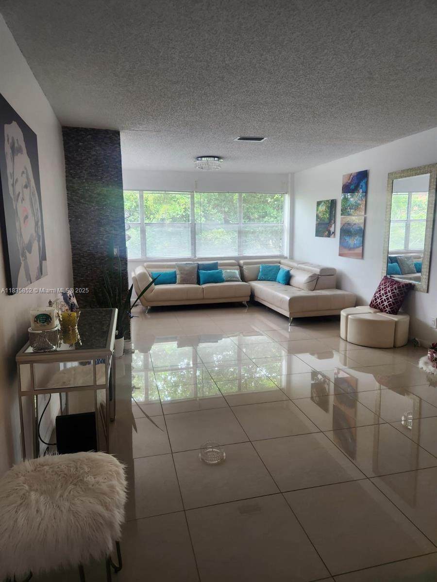 https://bt-photos.global.ssl.fastly.net/miami/orig_boomver_1_A11835852-2.jpg