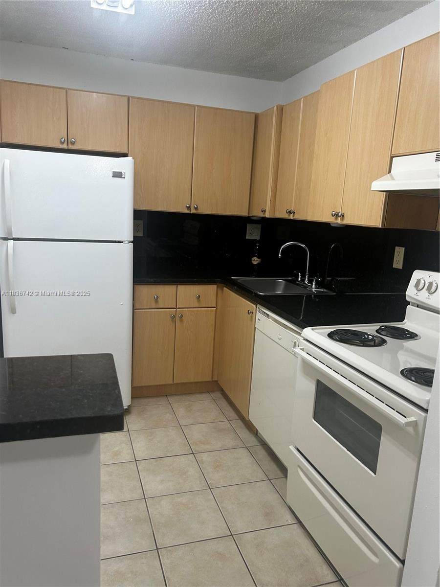 7110 179th St - Photo 1