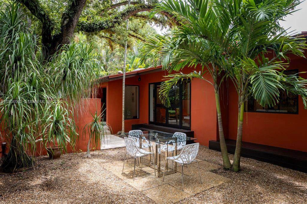 https://bt-photos.global.ssl.fastly.net/miami/orig_boomver_1_A11836952-2.jpg
