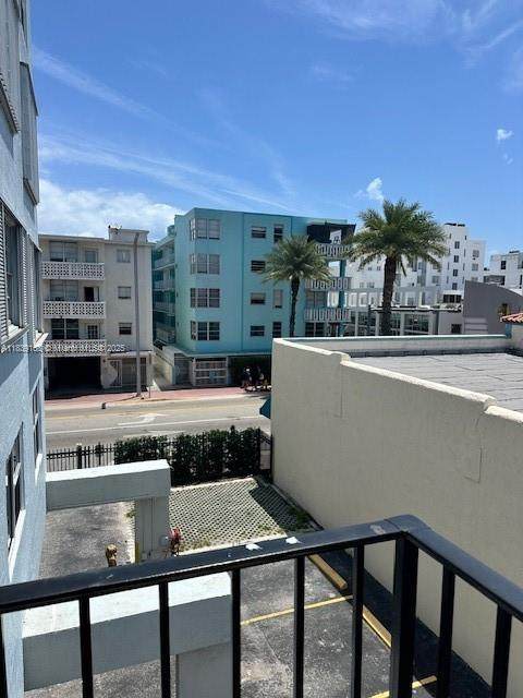 720 Collins Ave - Photo 1