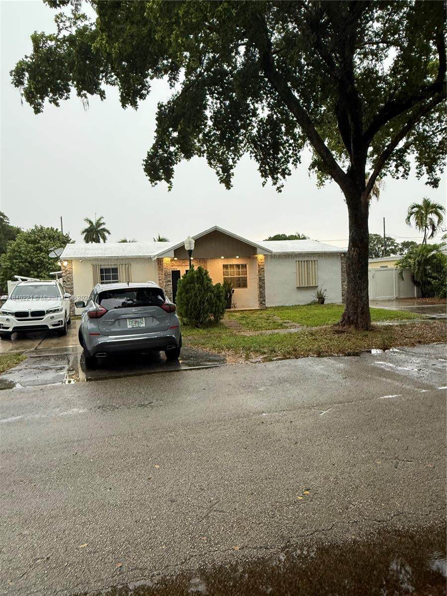 1031 142nd St - Photo 1