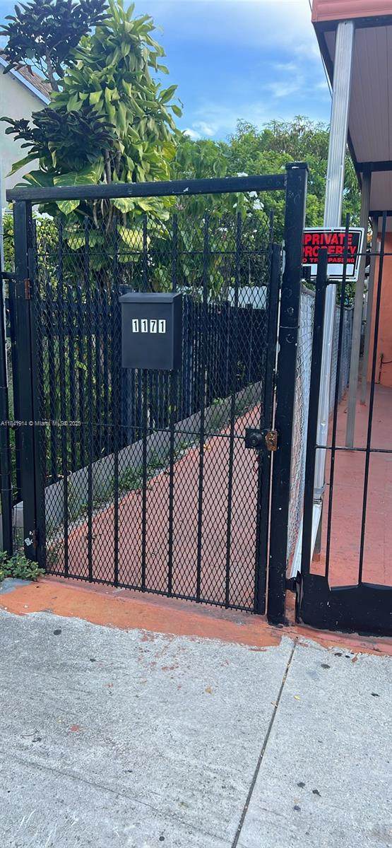 1173 29th St - Photo 1