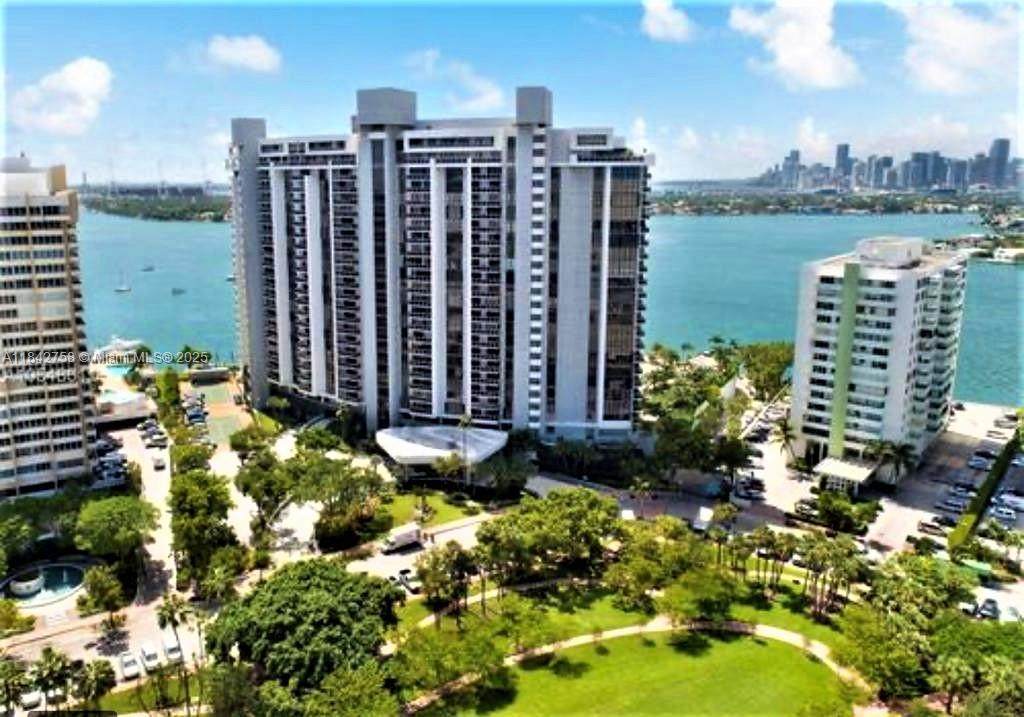 9 Island Ave - Photo 1