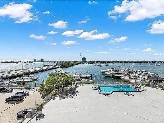 https://bt-photos.global.ssl.fastly.net/miami/orig_boomver_1_A11843206-2.jpg