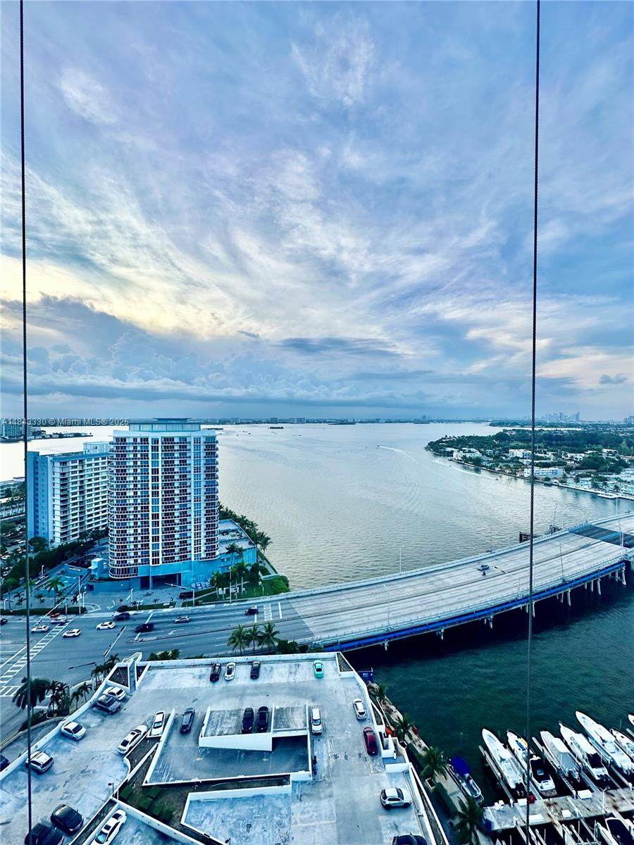 7601 Treasure Dr - Photo 1