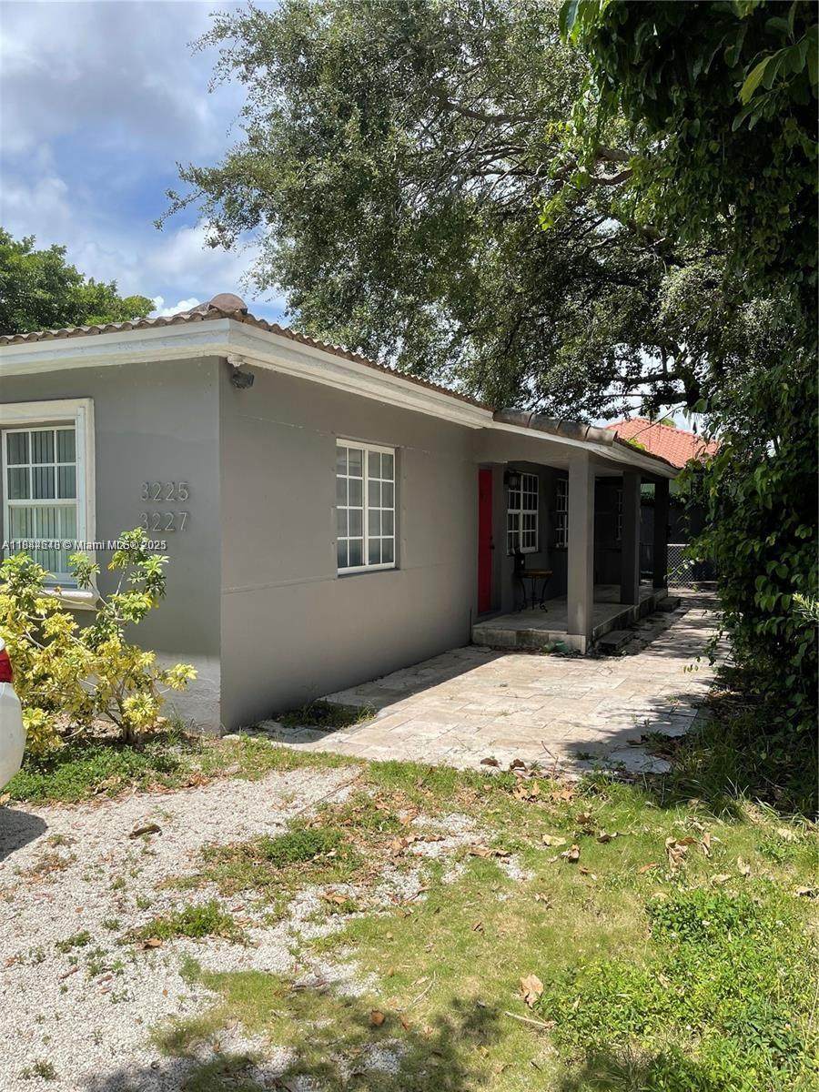 3227 Oak Ave - Photo 1