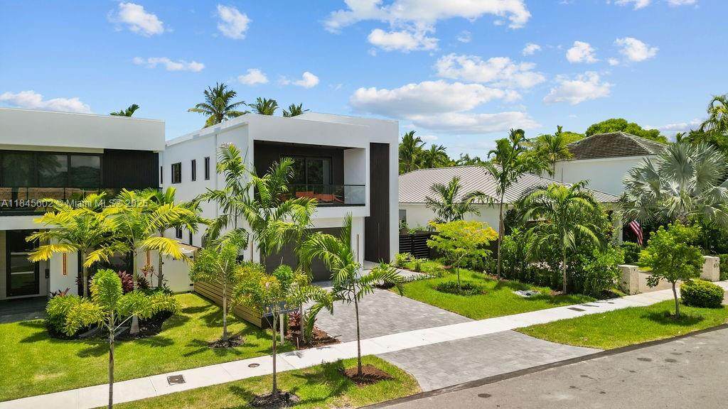 618 17th Way - Photo 1