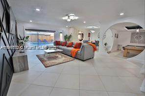 8651 Sunset Strip - Photo 1