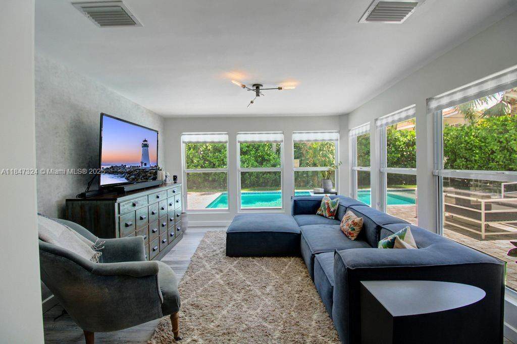 https://bt-photos.global.ssl.fastly.net/miami/orig_boomver_1_A11847324-2.jpg