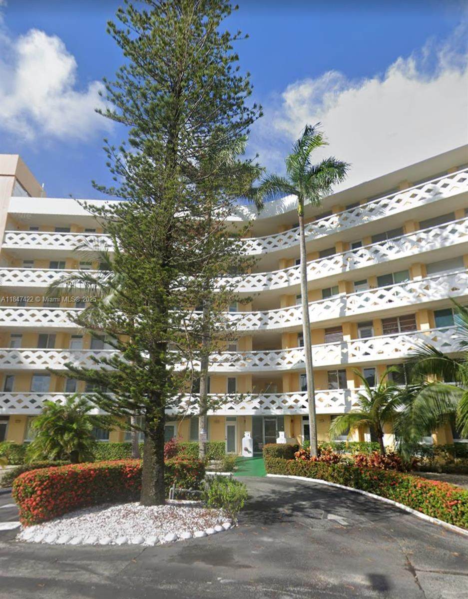 2400 9th St - Photo 1