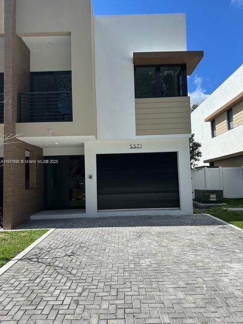 5571 Oak Way - Photo 1