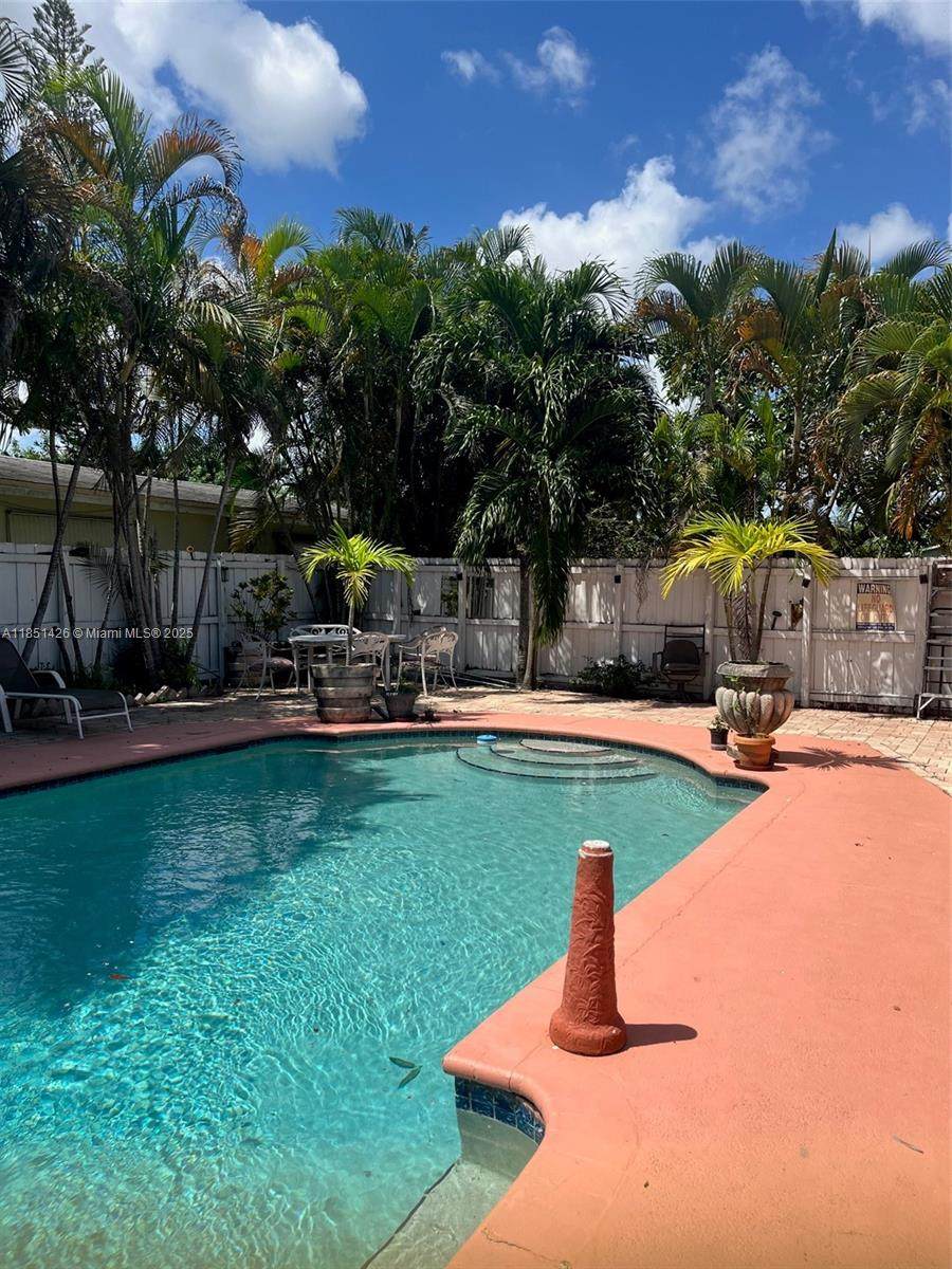 2410 Thomas St - Photo 1