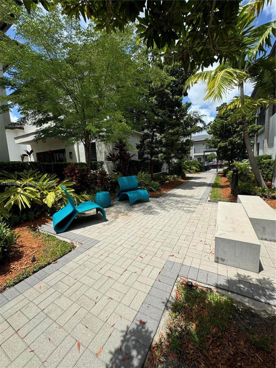 https://bt-photos.global.ssl.fastly.net/miami/1280_boomver_1_A11851859-2.jpg