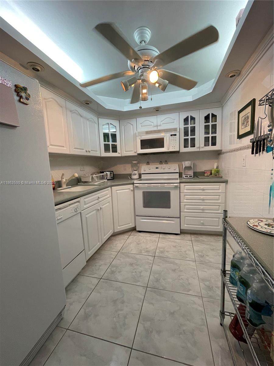 3180 Ocean Dr - Photo 1