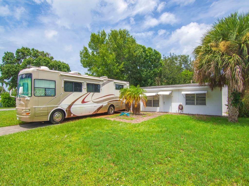 1650 5 Ave - Photo 1