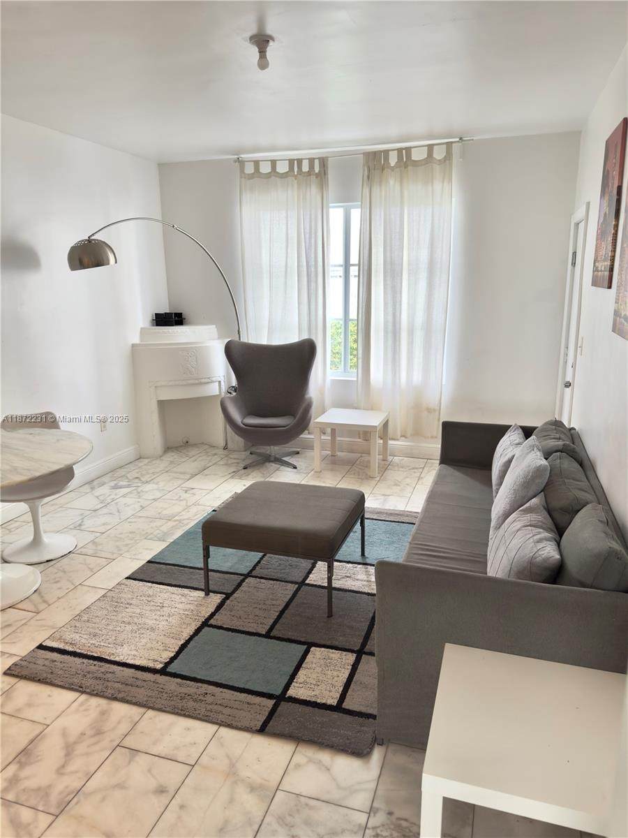 922 Jefferson Ave - Photo 1