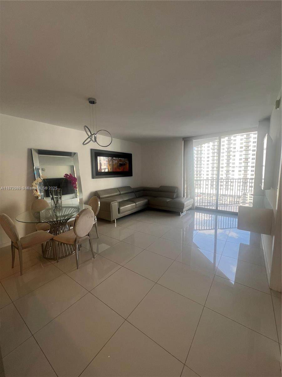 https://bt-photos.global.ssl.fastly.net/miami/1280_boomver_1_A11872989-2.jpg