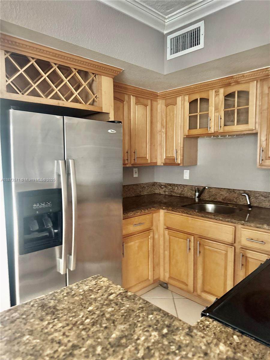 924 2nd St - Photo 1