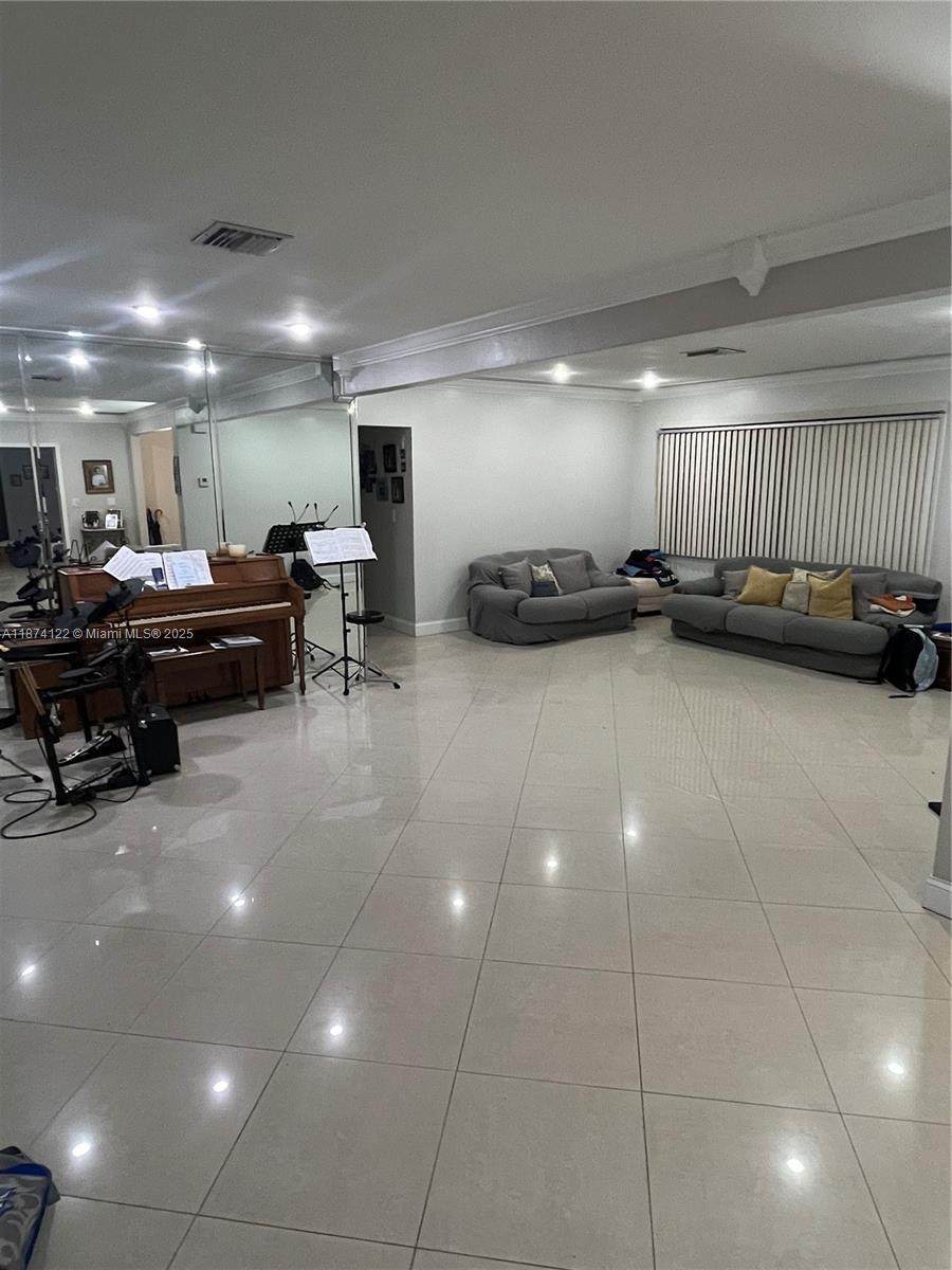 https://bt-photos.global.ssl.fastly.net/miami/1280_boomver_1_A11874122-2.jpg