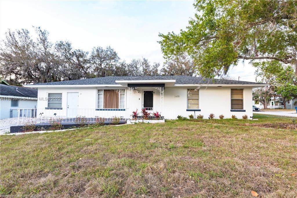 2600 Lakeview Drive - Photo 1