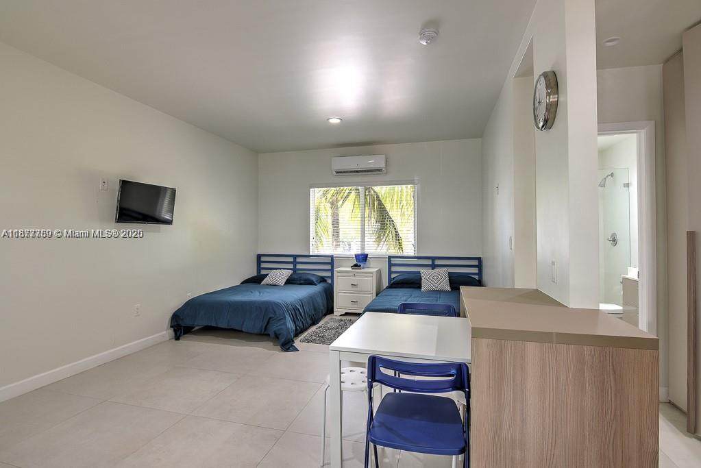 245 33rd St - Photo 1