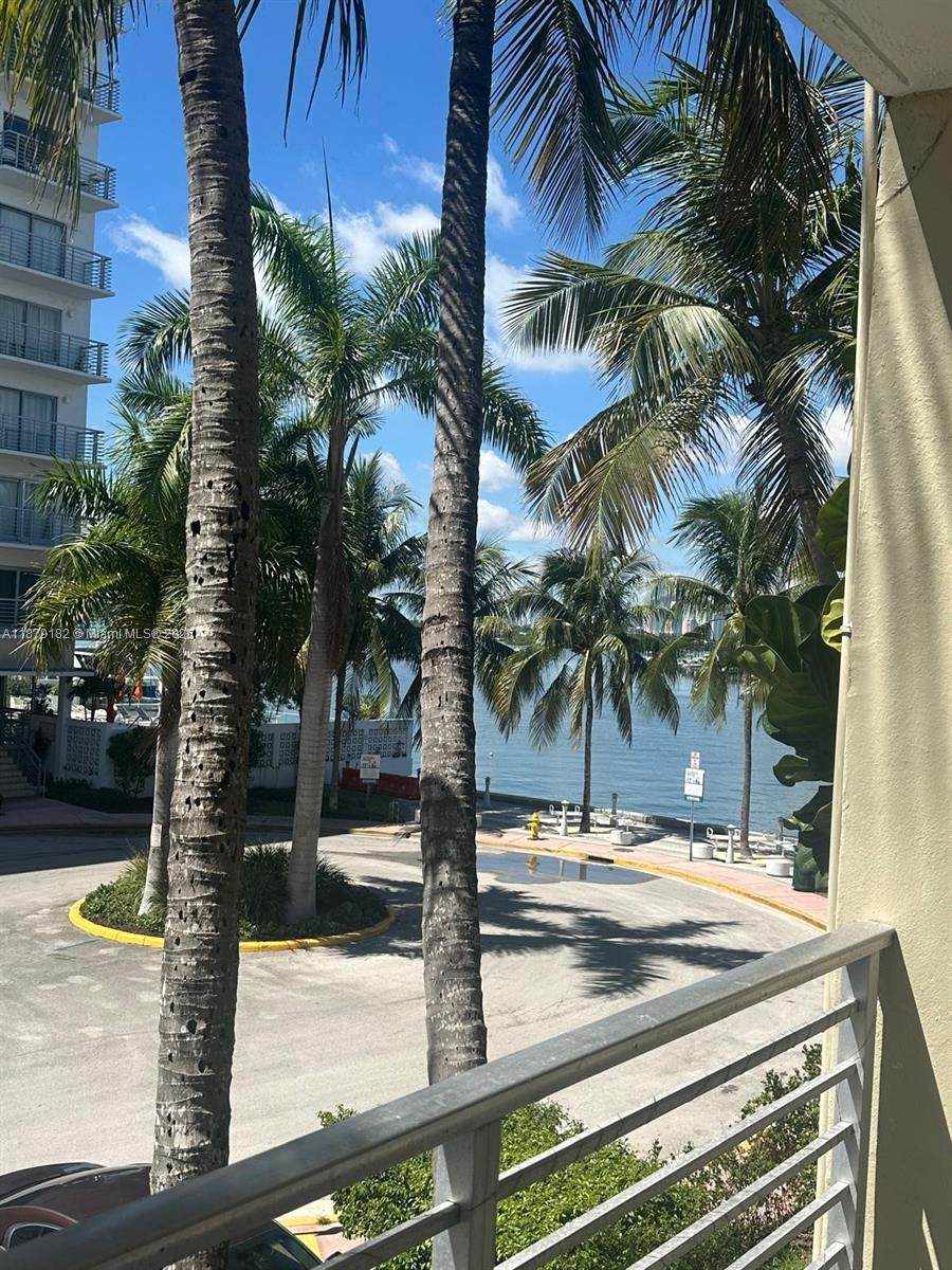 1441 Lincoln Rd - Photo 1