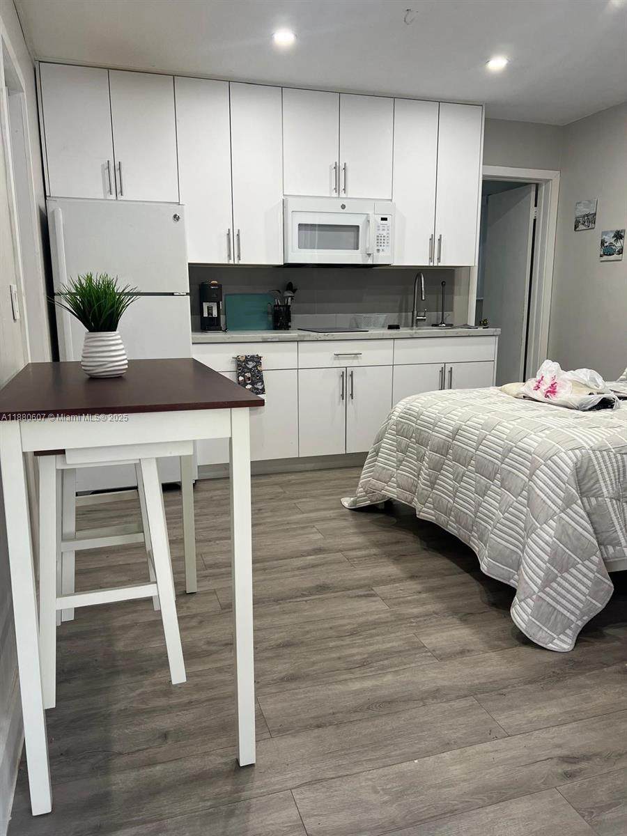 222 8th St - Photo 1