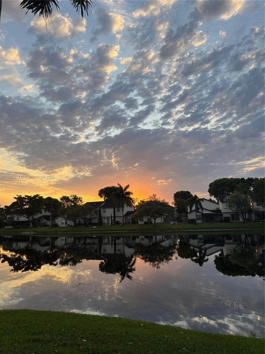 317 109th Ave - Photo 1