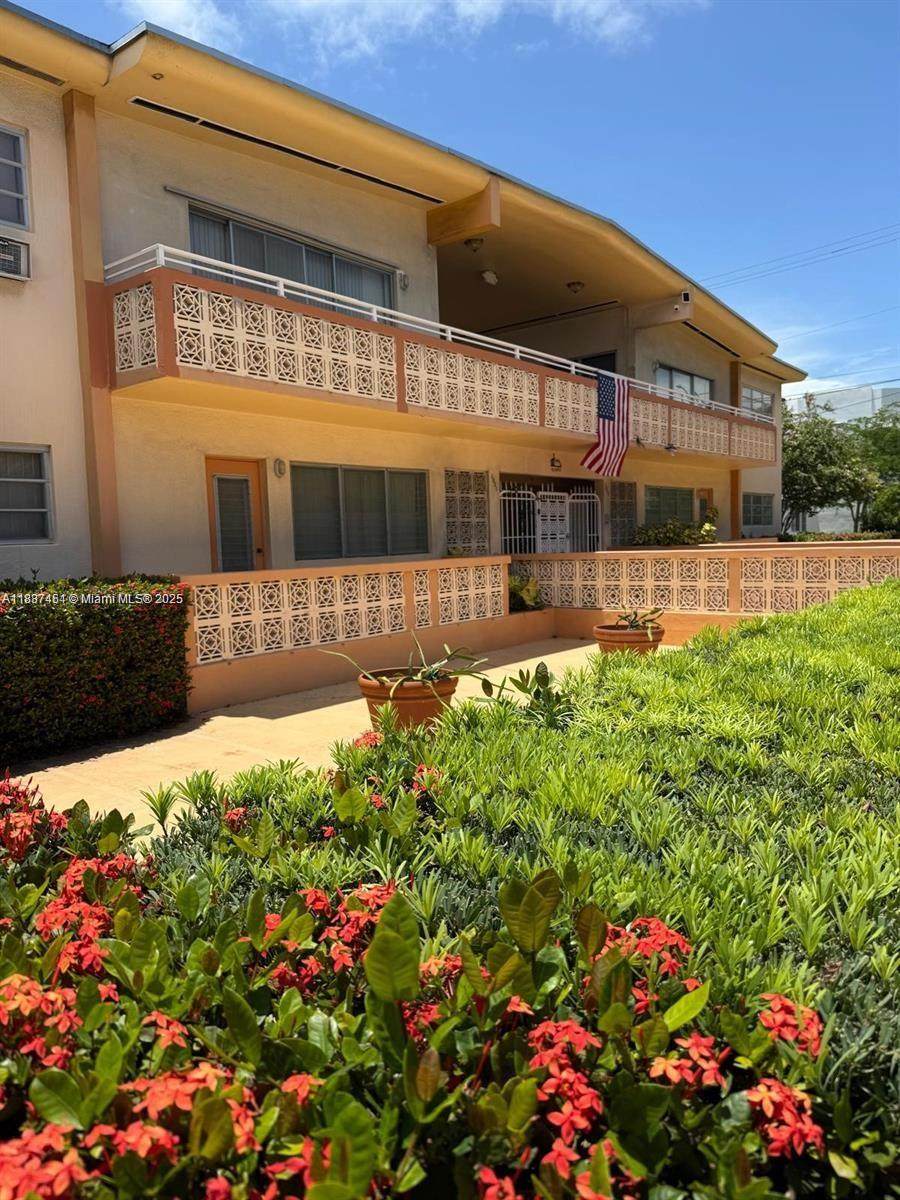 1060 Pennsylvania Ave - Photo 1