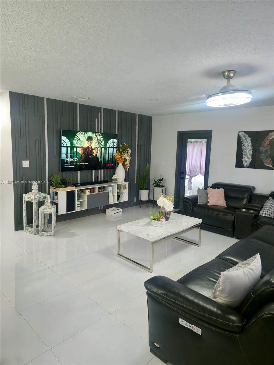 https://bt-photos.global.ssl.fastly.net/miami/orig_boomver_1_A11887825-2.jpg