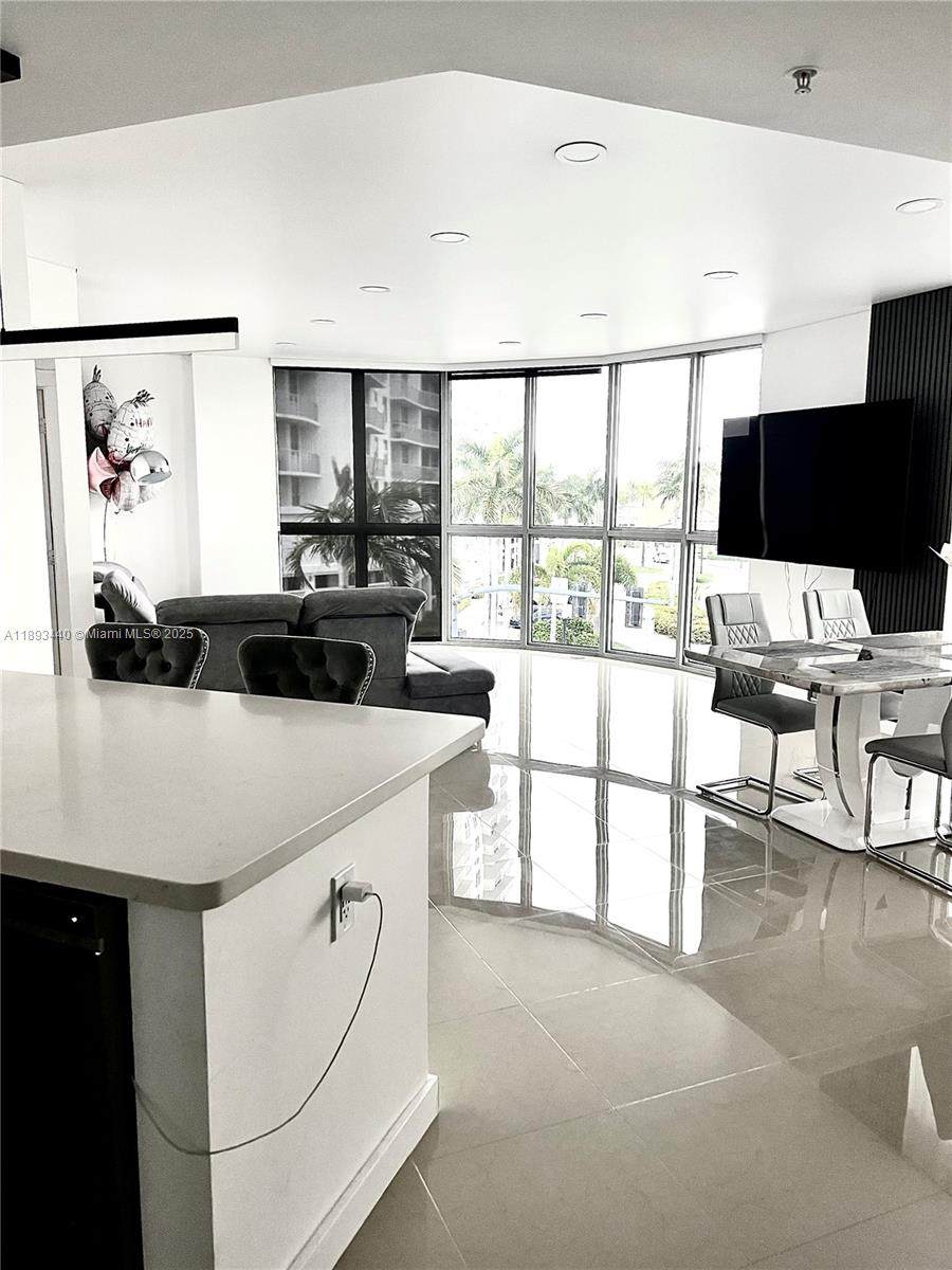 https://bt-photos.global.ssl.fastly.net/miami/orig_boomver_1_A11893440-2.jpg