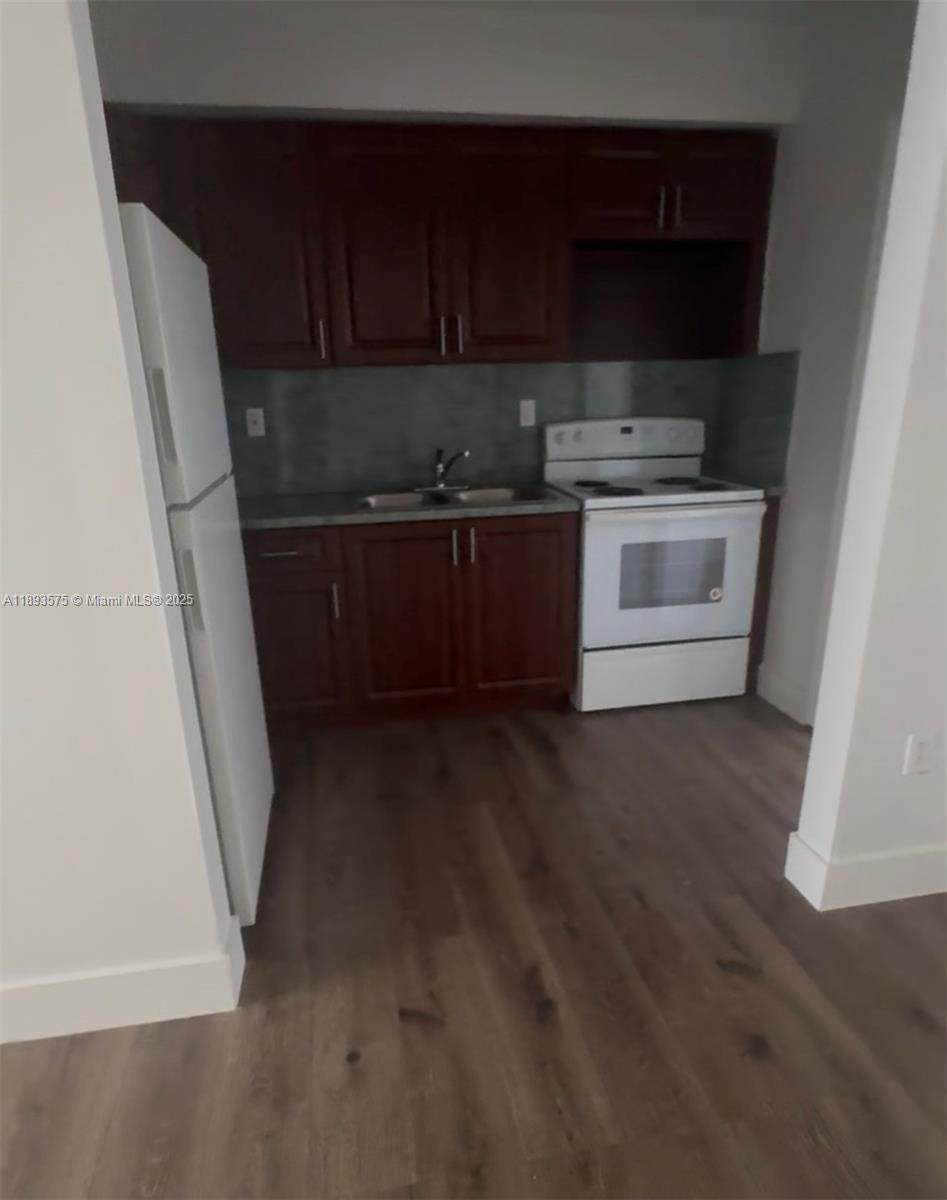 2046 7th St - Photo 1