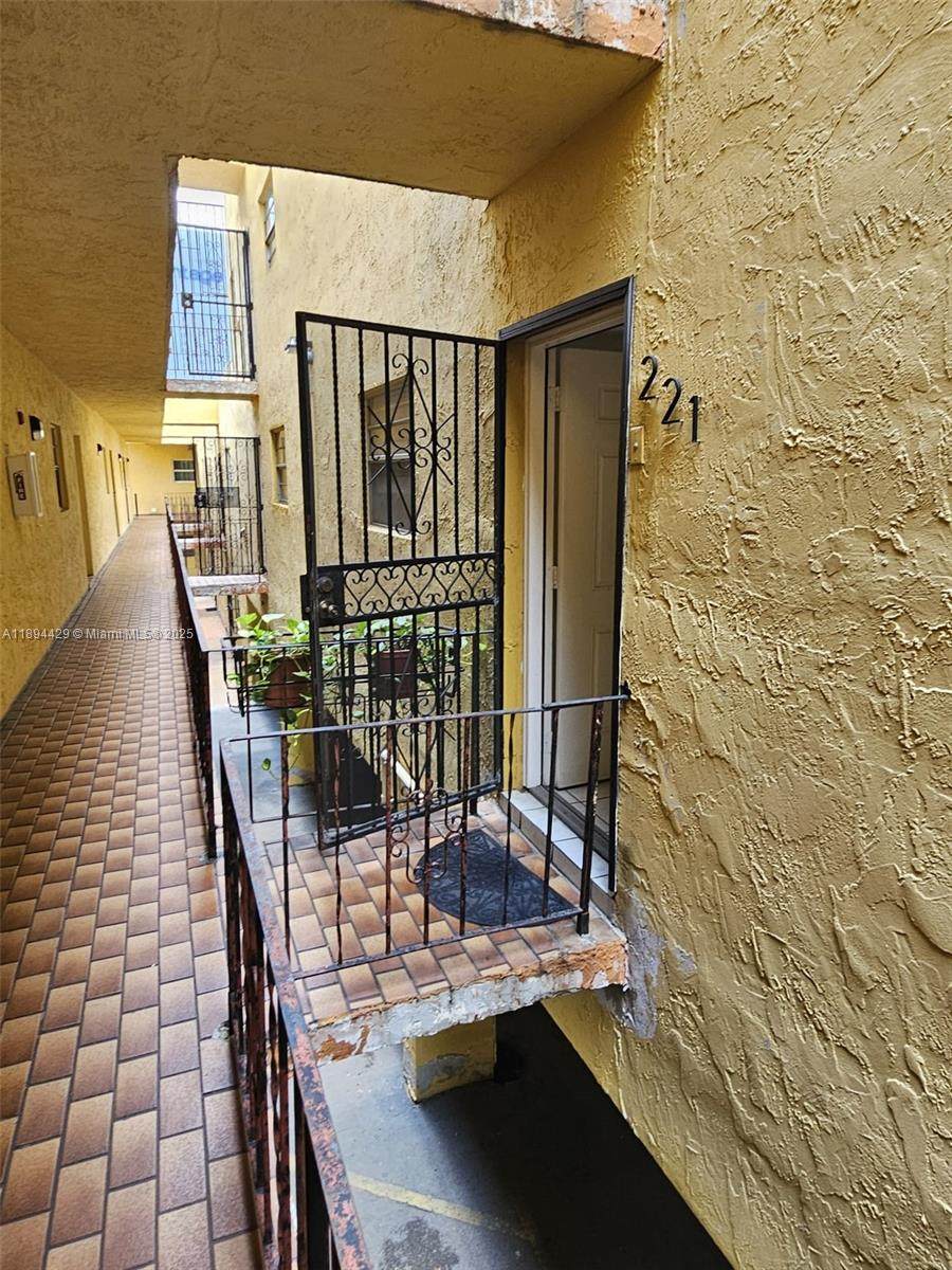 1555 44th Pl - Photo 1