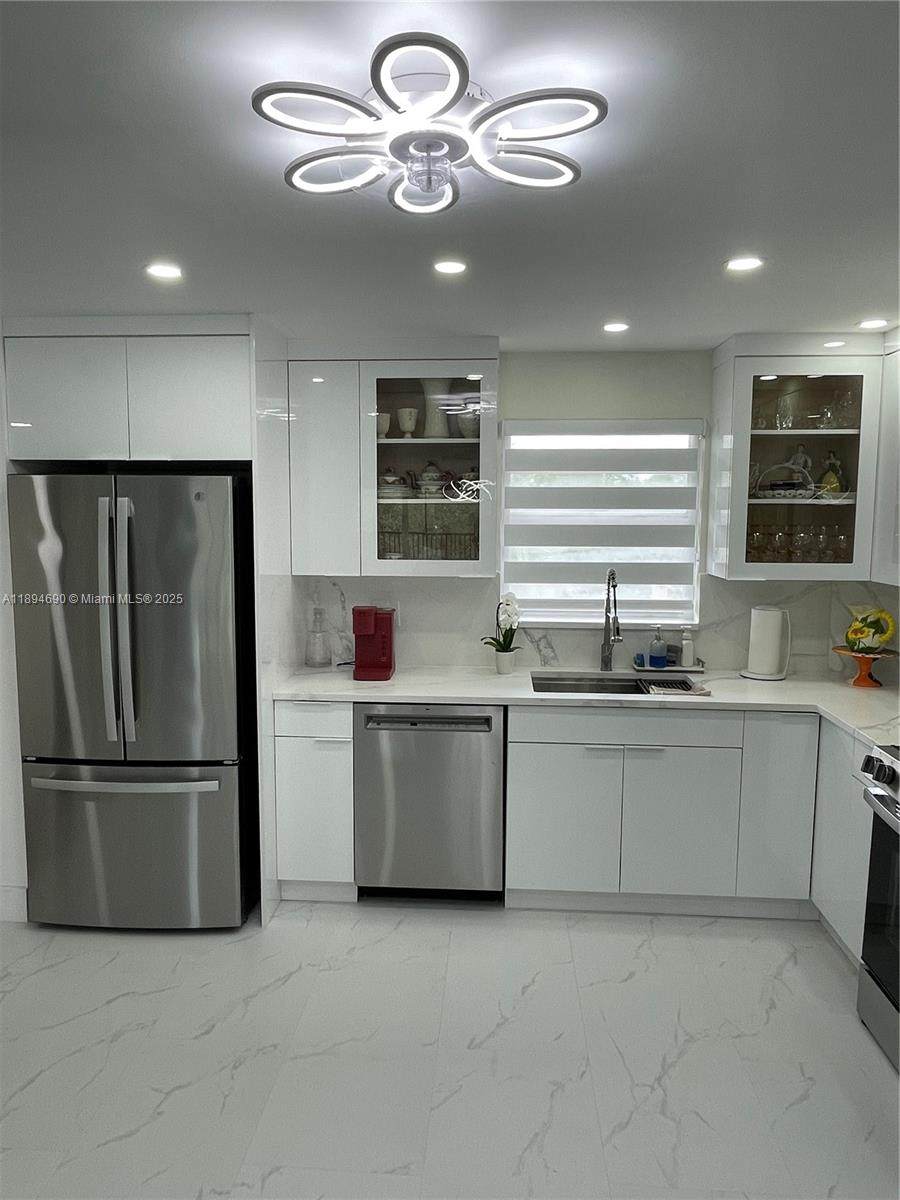 150 Hollybrook Ter - Photo 1