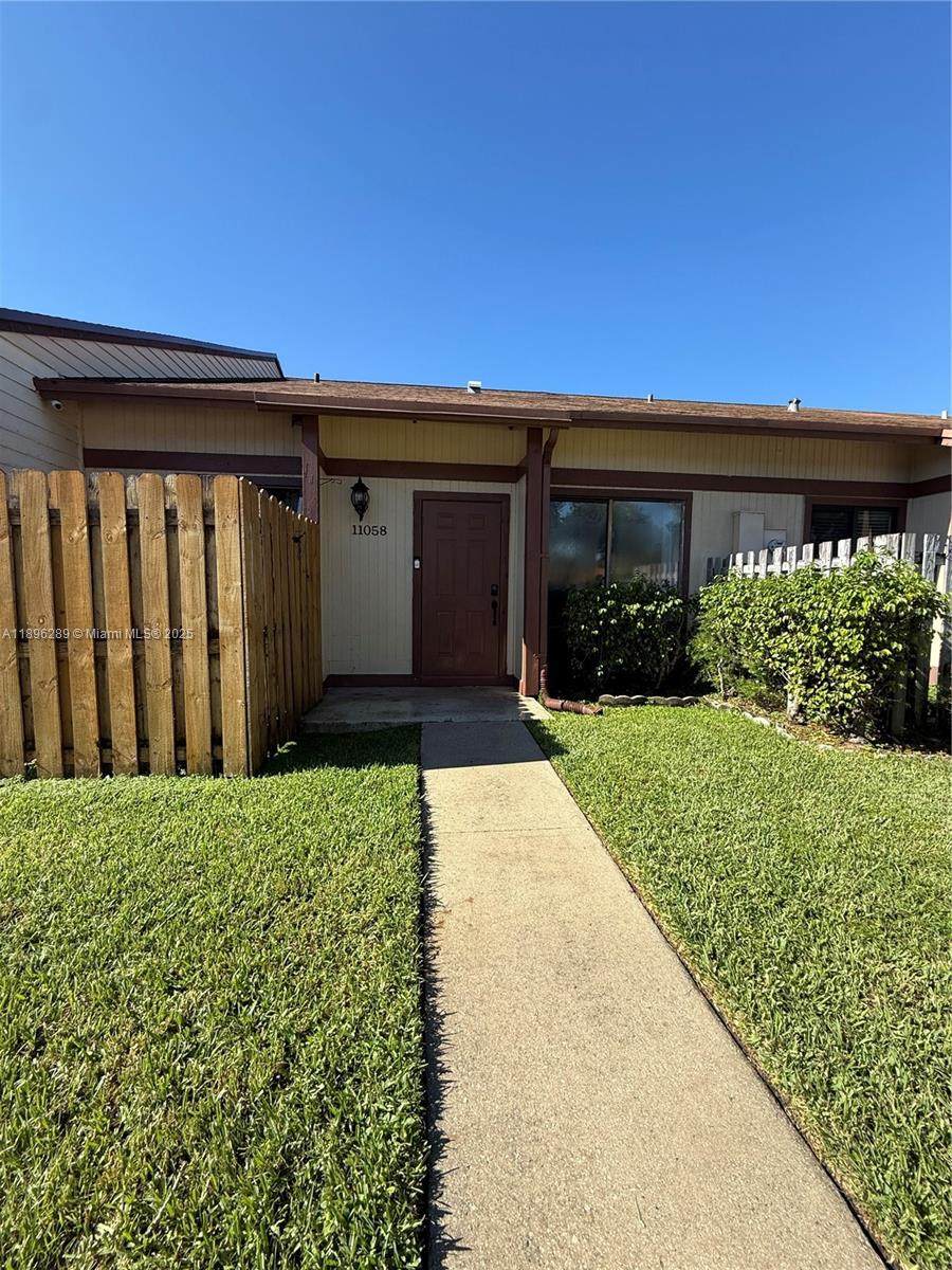 11058 38th St - Photo 1