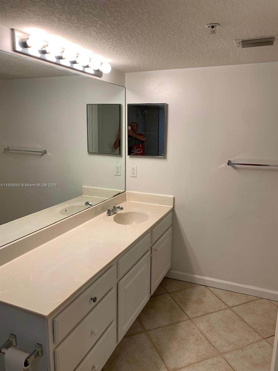 https://bt-photos.global.ssl.fastly.net/miami/orig_boomver_1_A11896669-2.jpg