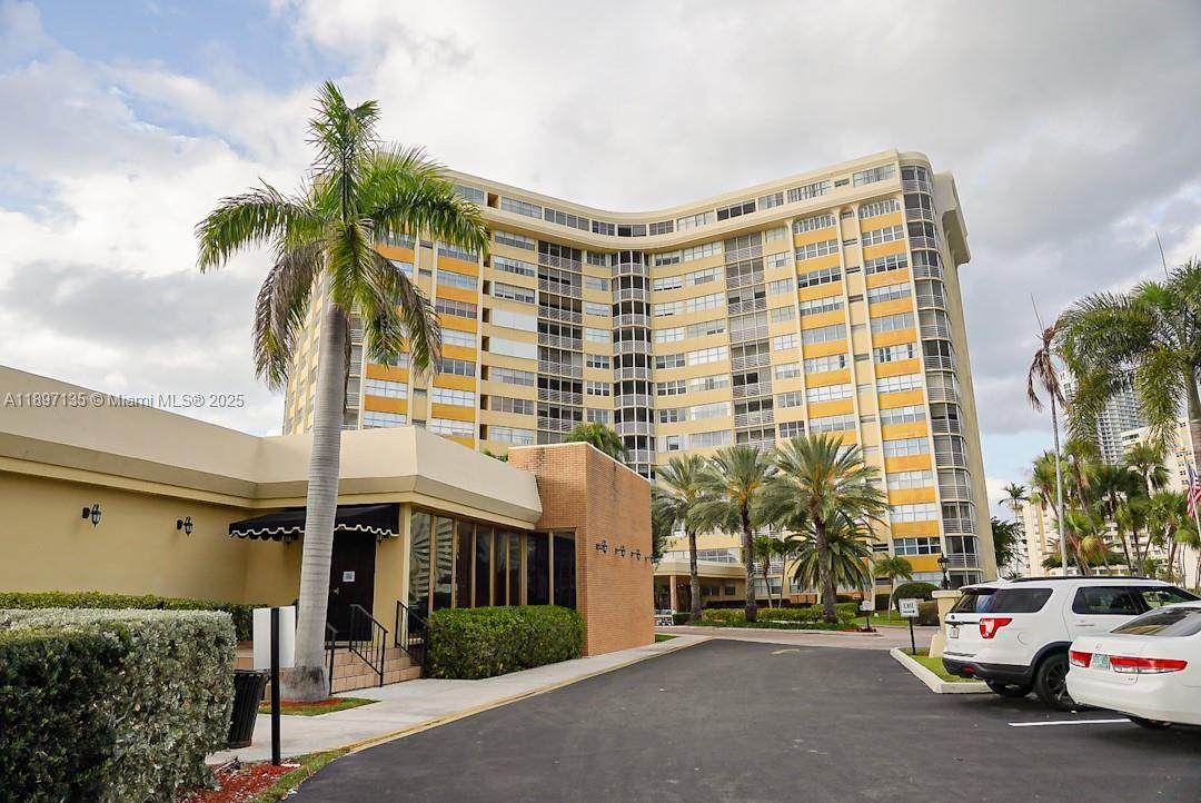 100 Golden Isles Dr - Photo 1