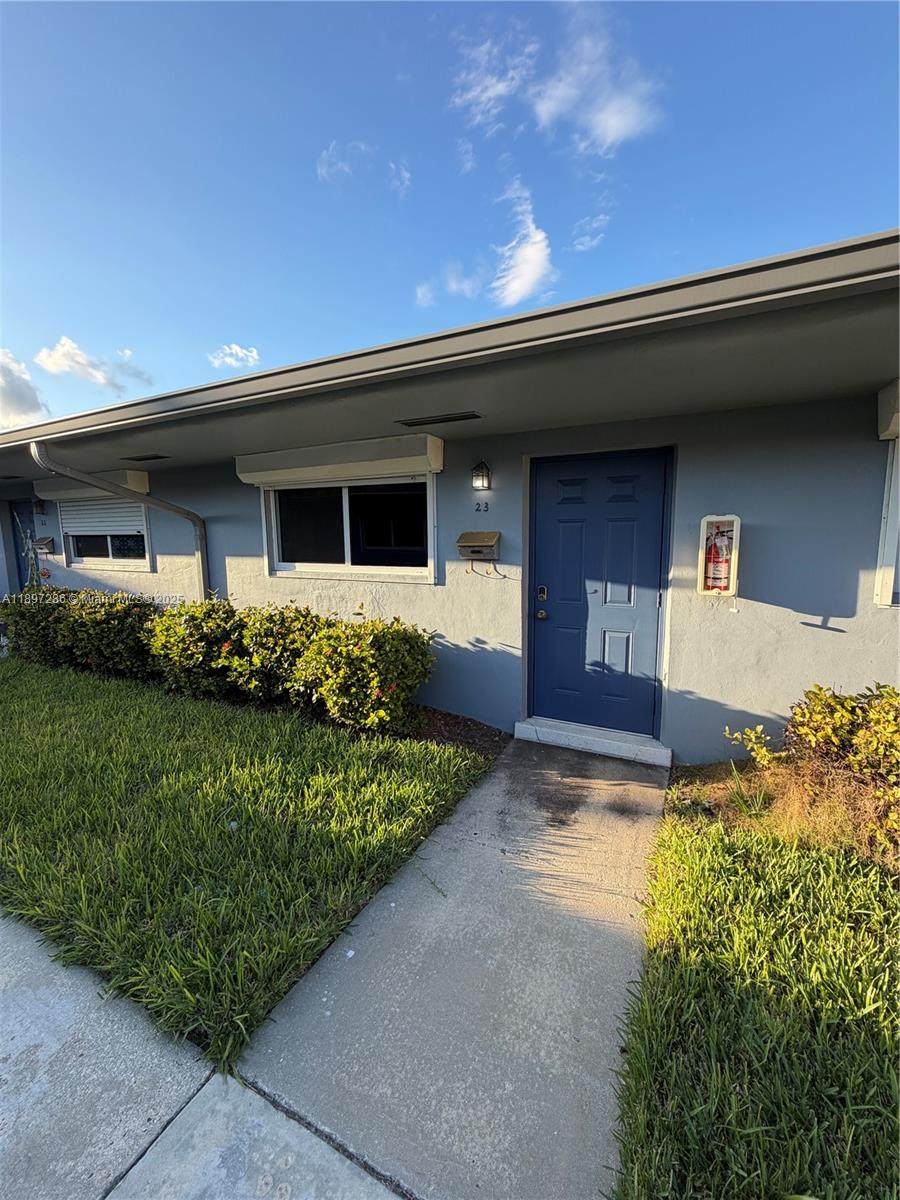 1821 17th Ct - Photo 1