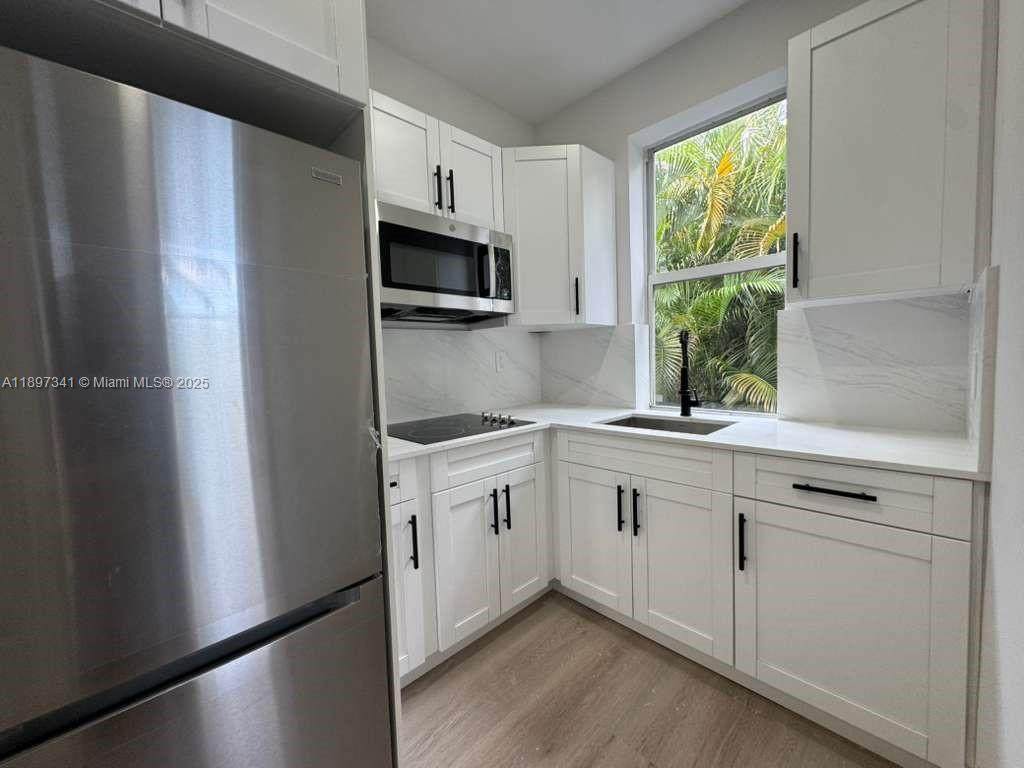 2425 6th St - Photo 1