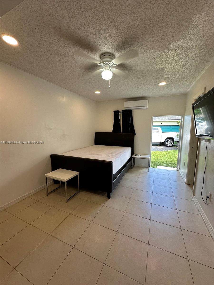 11050 28th St - Photo 1