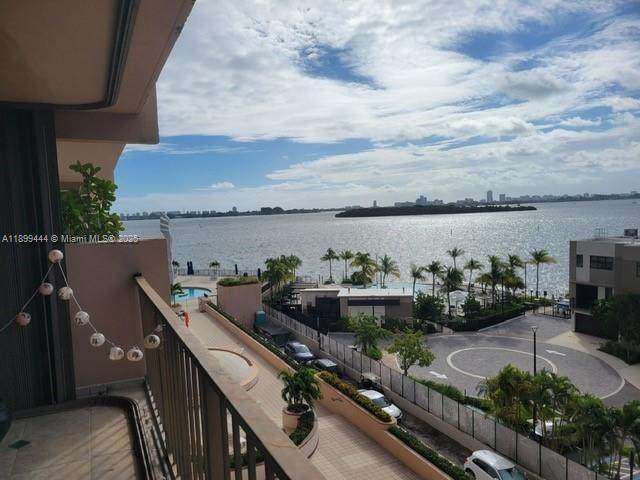 https://bt-photos.global.ssl.fastly.net/miami/1280_boomver_1_A11899444-2.jpg