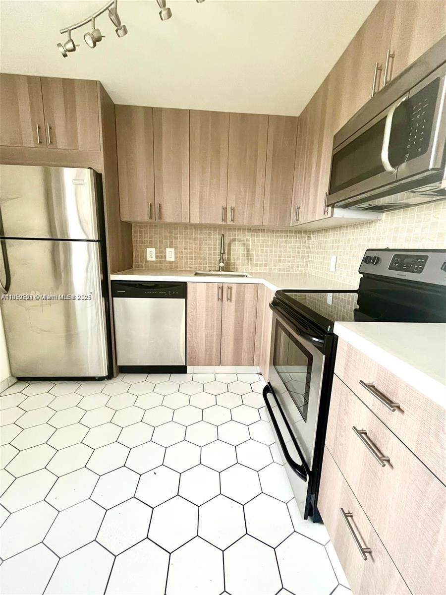 3101 Country Club Dr - Photo 1