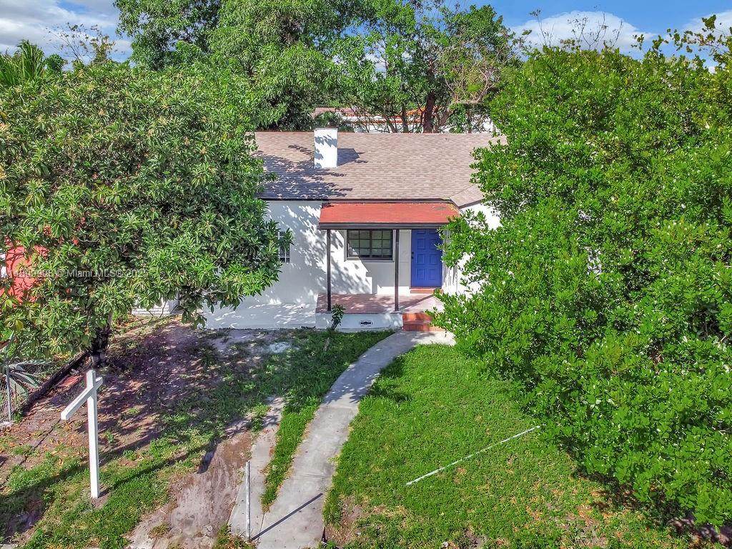 547 49th St - Photo 1