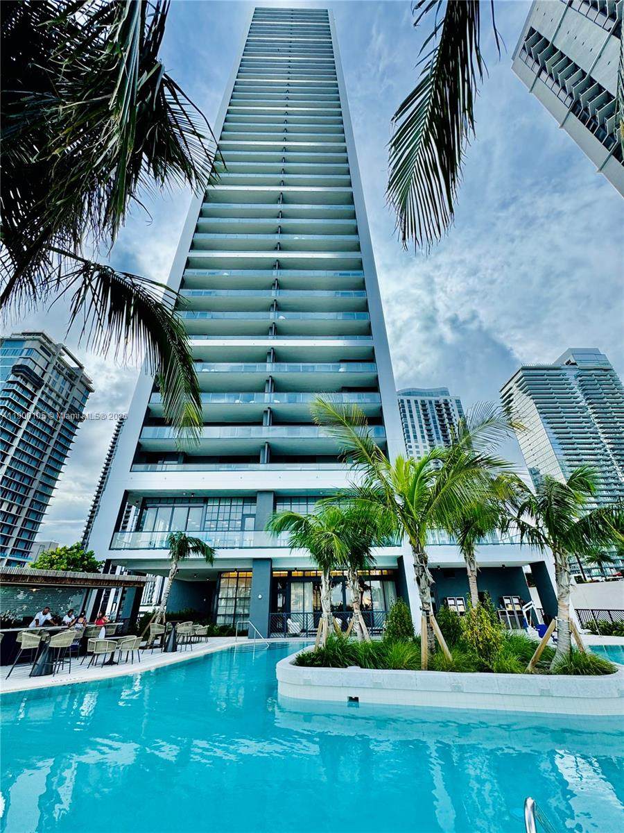 https://bt-photos.global.ssl.fastly.net/miami/1280_boomver_1_A11900105-2.jpg