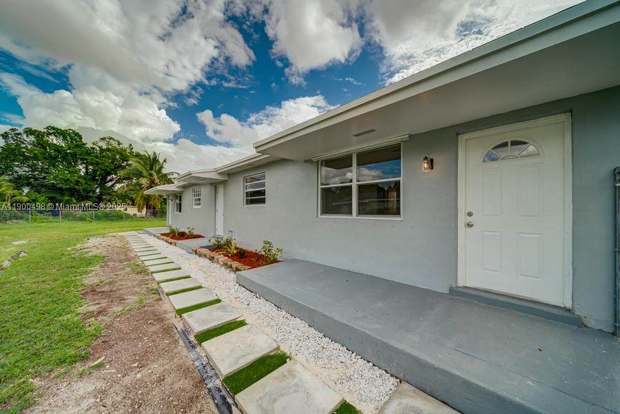 5613 27th St - Photo 1