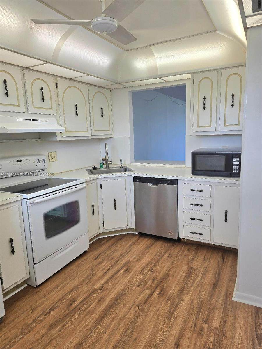 2571 Aragon Blvd - Photo 1