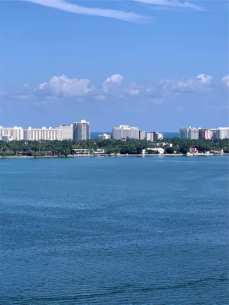 7601 Treasure Dr - Photo 1