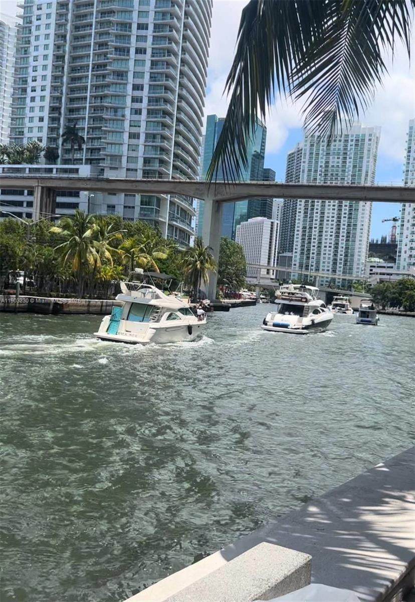 https://bt-photos.global.ssl.fastly.net/miami/orig_boomver_1_A11903230-2.jpg